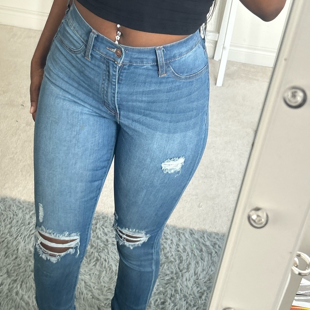FASHION NOVA SKINNY JEANS